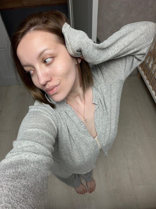 Woman documents casual moments at home in Reshetnikovo