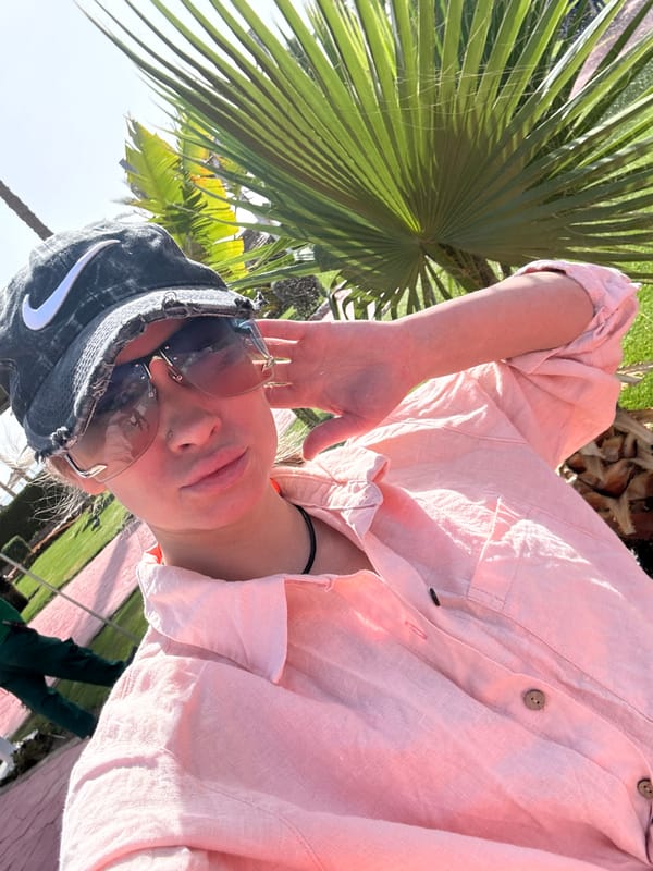 Person in Nike cap and pink sunglasses spotted in Egypt
