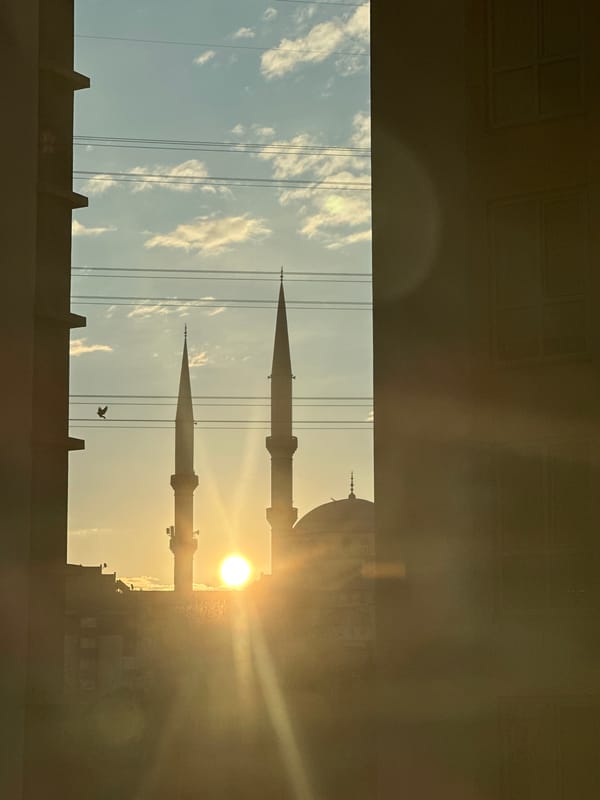 Dawn moments captured by witnesses in Esenyurt, Turkey