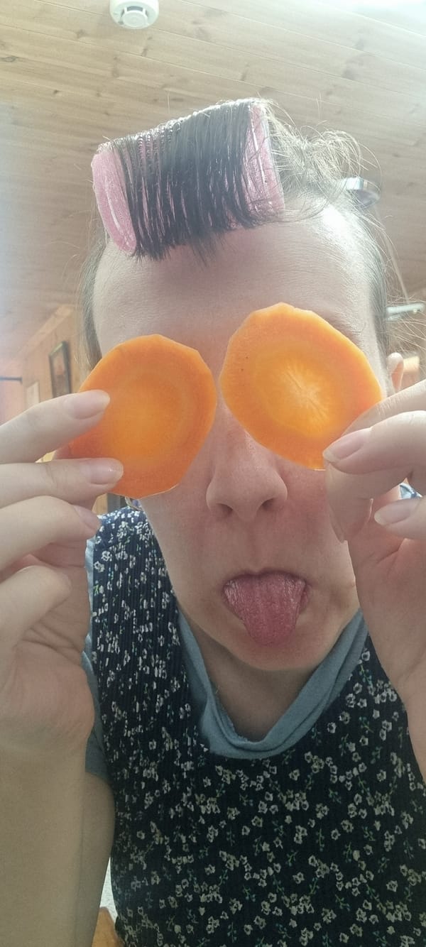 Woman documents late-night cooking session with toddler in South Korea