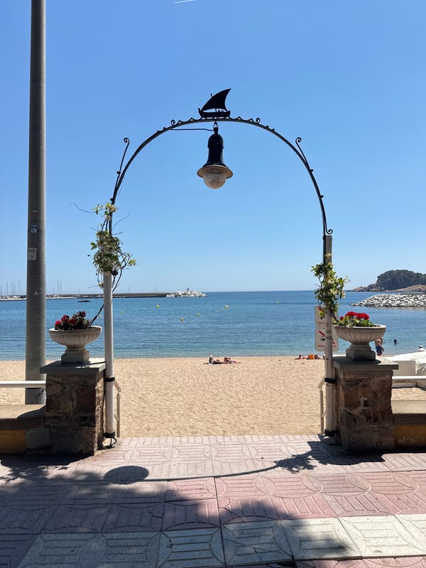 Tourist captures street scenes in Sant Feliu de Guíxols