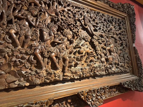 Kuta afternoon: gym workouts alongside traditional Balinese art and sculpture