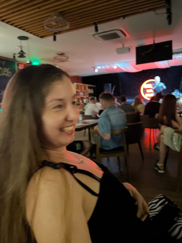 Live music performance draws crowd at Nha Trang venue