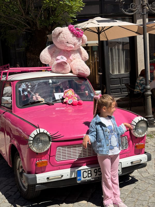 Pink vintage car draws crowds at Tryavna festival