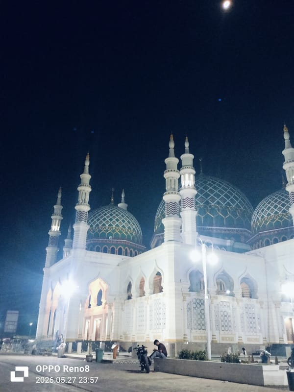 Evening activities documented at Baiturrahman Grand Mosque, Indonesia