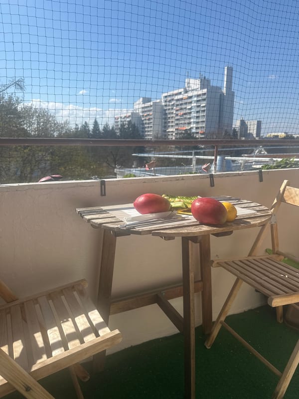 Munich resident captures balcony fruit breakfast scene