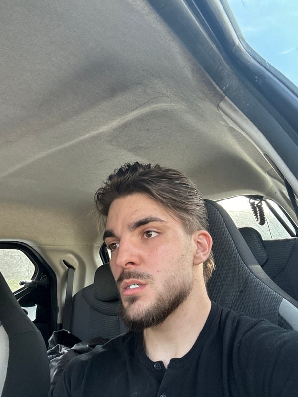 Man in black shirt observed in car, Volketswil