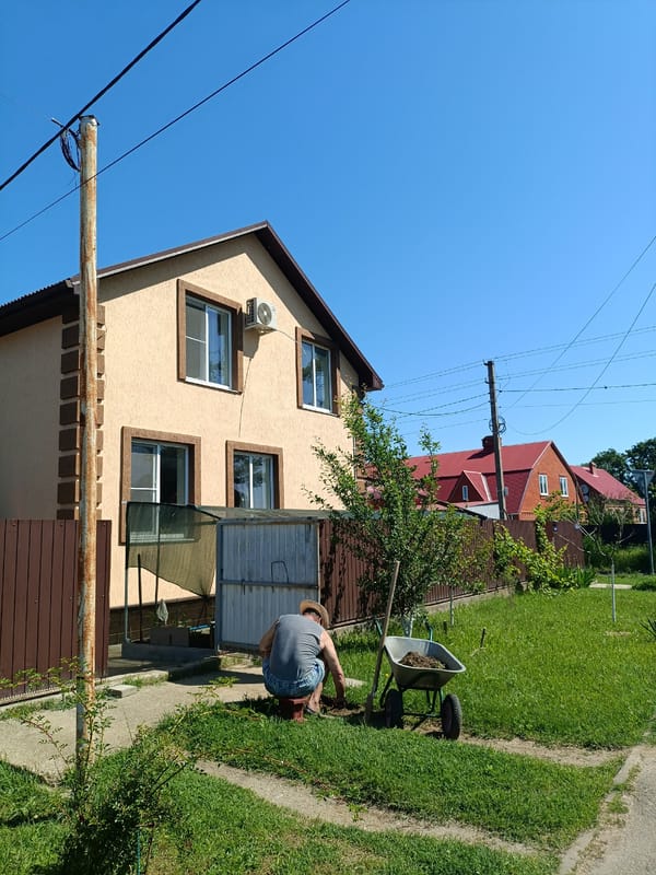 Morning life documented in Russian residential town