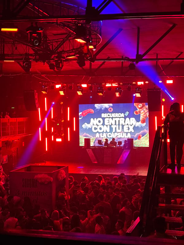 Concert draws large crowd in Barranco nightclub venue