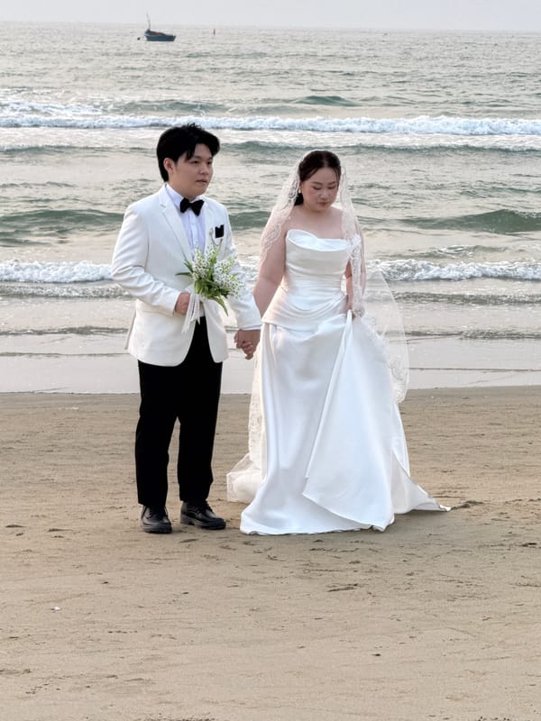 Beach wedding ceremony held in Đà Nẵng, Vietnam