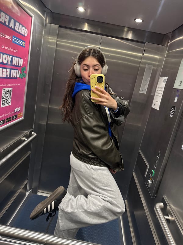 Woman documents afternoon outing in Hull with selfies, pathway footage