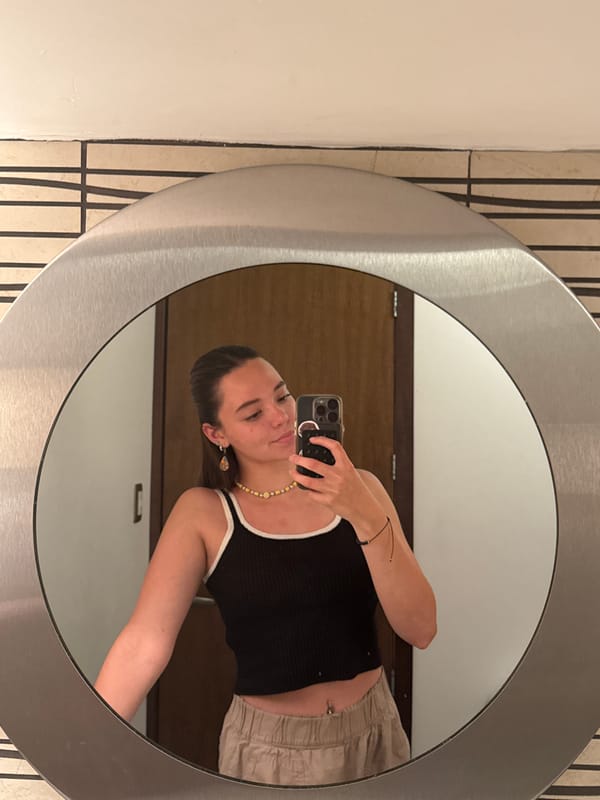 Person takes bathroom selfie in San Bernardino Tlaxcalancingo