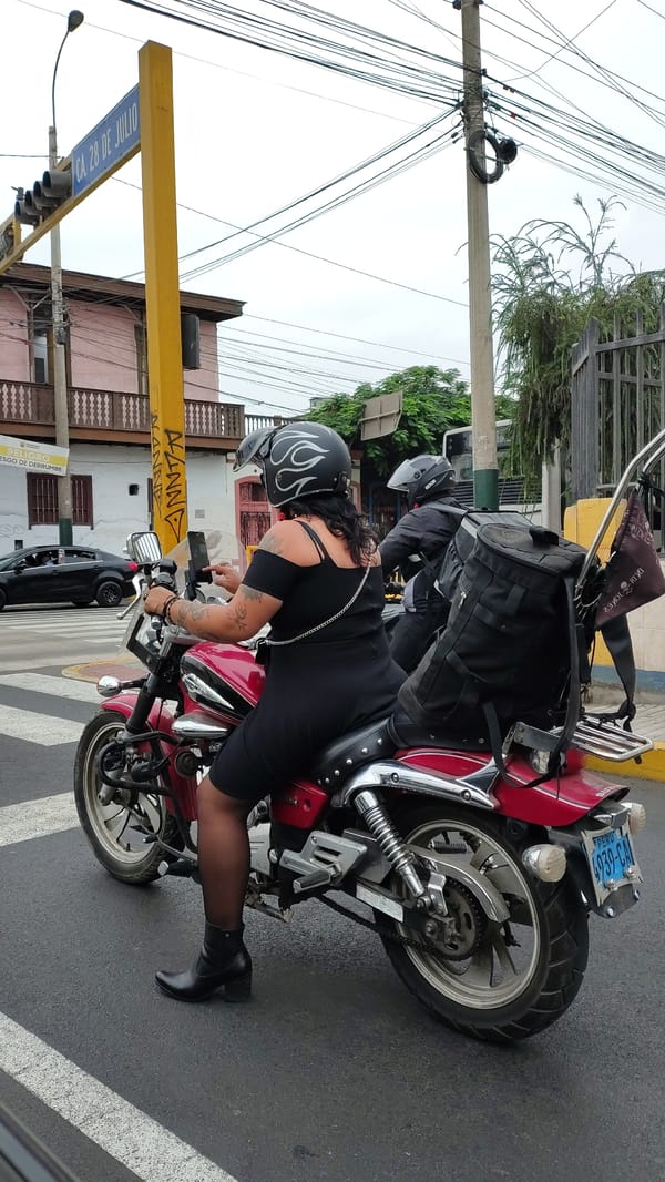 Woman on red motorcycle spotted at Barranco intersection