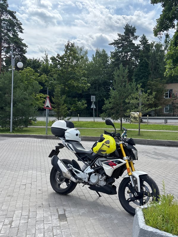 Quick pit stop at a Gorki-2 McDonald's on a late summer morning