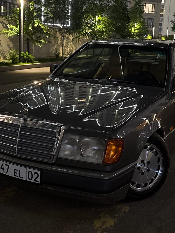 Mercedes-Benz sedan photographed on Almaty street draws attention