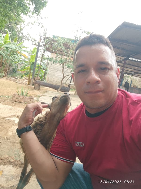 Man takes selfies with farm animals in Tinaquillo