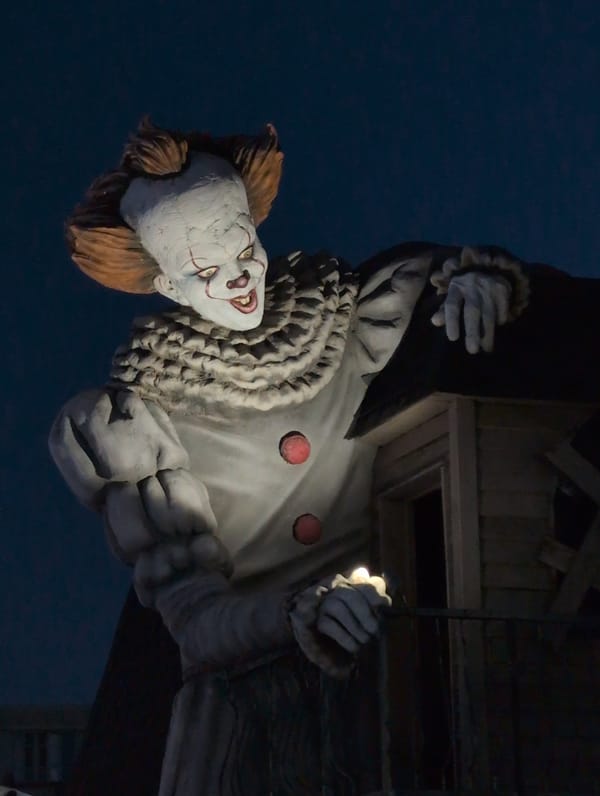 Evening tour of Gelendzhik's streets and horror-themed amusement attractions