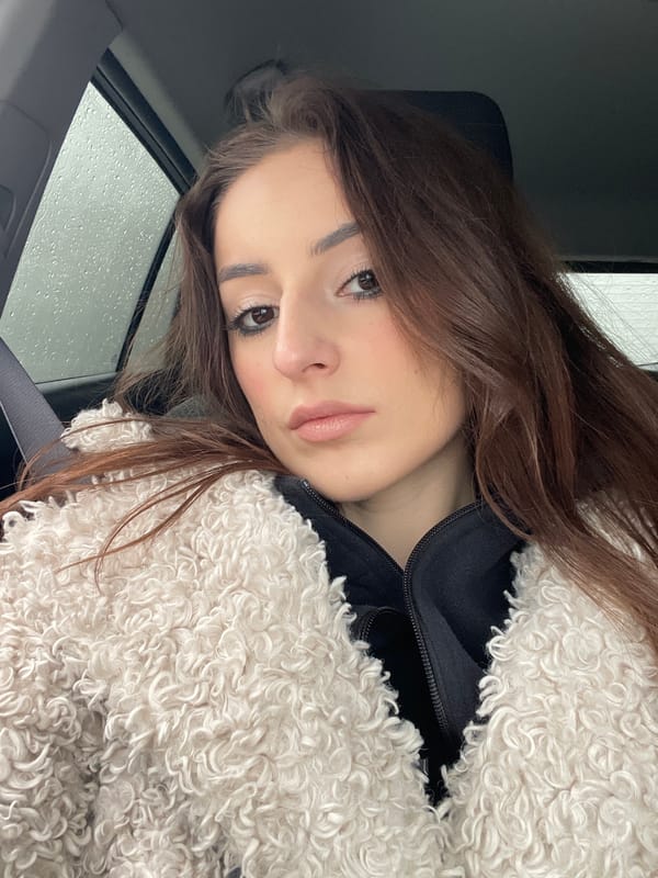 Woman photographed inside car in Moscow