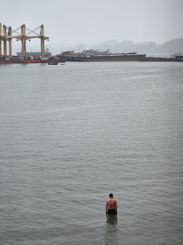Early morning maritime scenes captured in Ha Long Bay