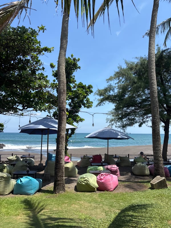 Tourist captures everyday scenes in coastal Mengwi, Indonesia