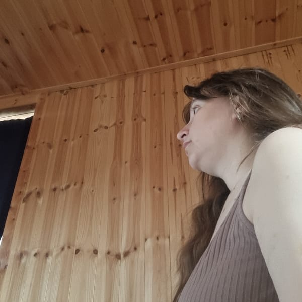 Woman documents quiet evening with cat in South Korea