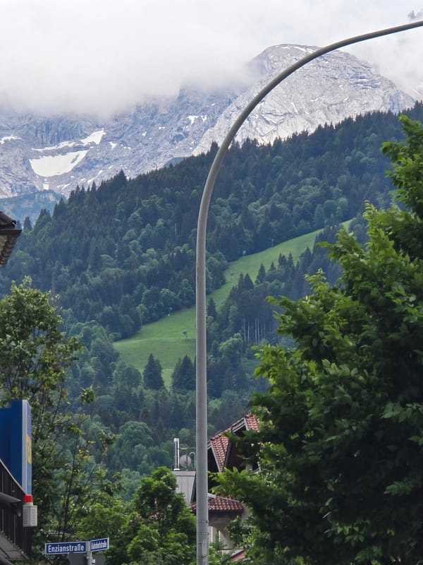 Tourist documents scenic Bavarian alpine town in five-minute photo sequence