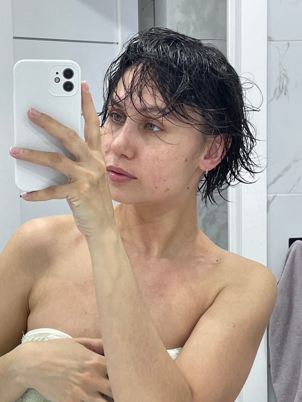 Woman Takes Bathroom Selfie in Izhevsk