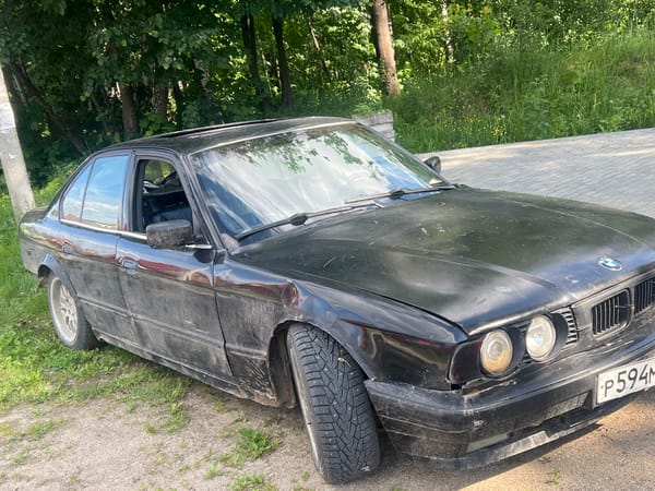 Damaged BMW sedan spotted on dirt road in Noviy, Russia