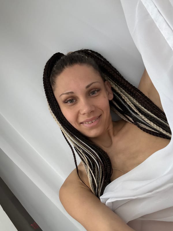 Woman poses with flowers in portrait session in Rusanovo