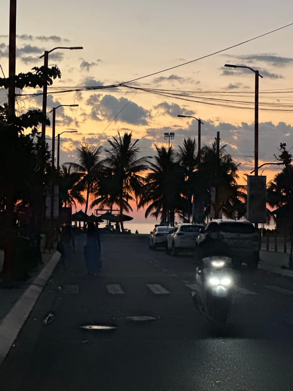 Sunset hour at My Khe Beach, Đà Nẵng
