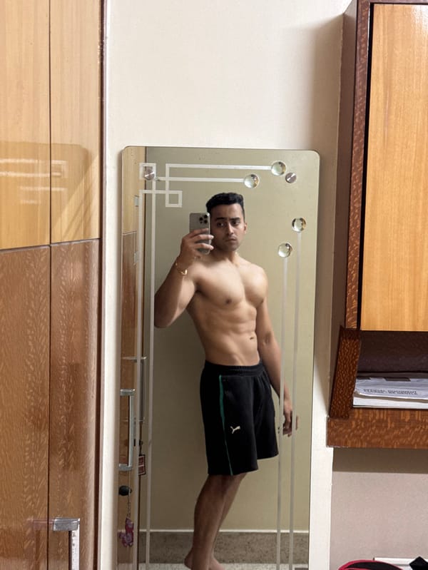 Man Takes Fitness Mirror Selfies in Kolkata Apartment
