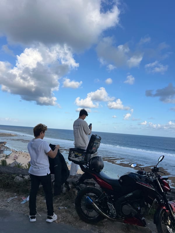 Clifftop views over Kuta Selatan's coastline, Bali