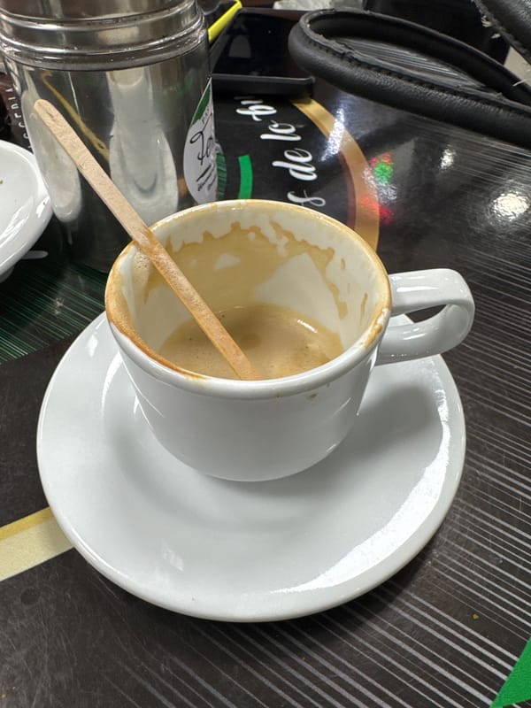 Coffee break scene documented in Maracay, Venezuela
