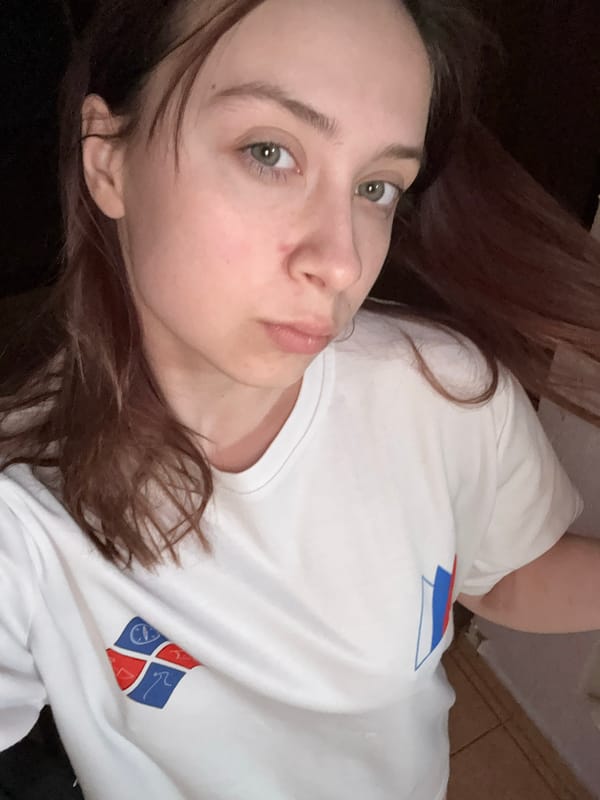 Woman documents mealtime routine in Russian home over 11 minutes