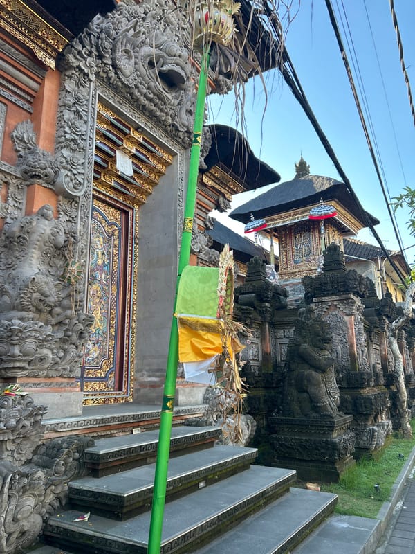 Temples, craft stalls, and jewelry shops in Ubud