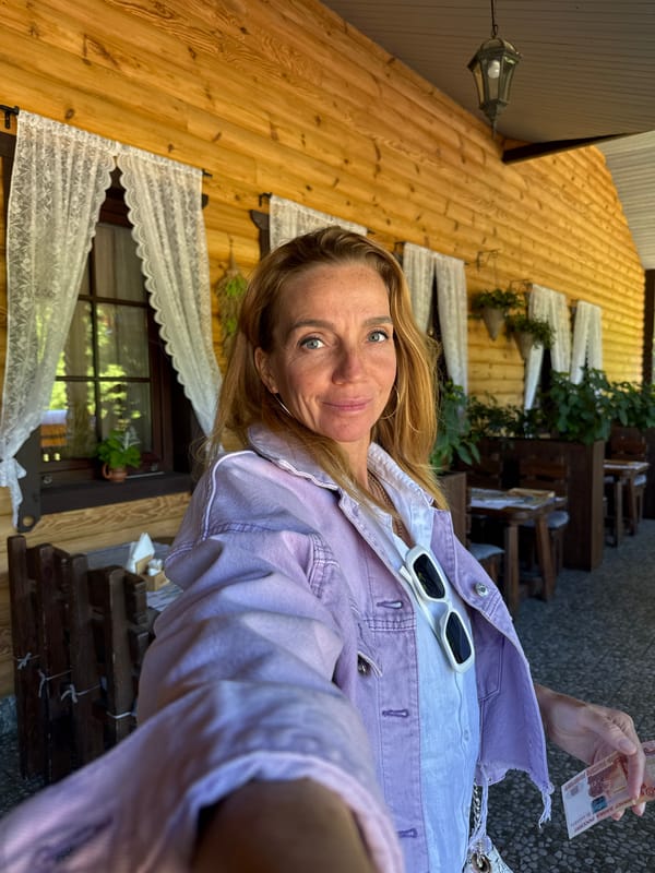 Tourist explores Veliky Novgorod markets, dining, crafts in 38 minutes