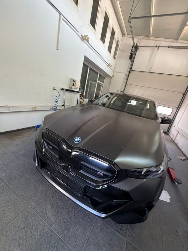 BMW M60 in a Burgas garage, plane overhead on approach