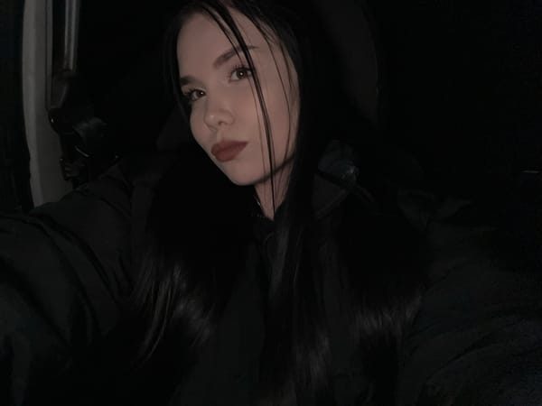 Social drinking gathering with vaping captured in Chaikovsky, Russia