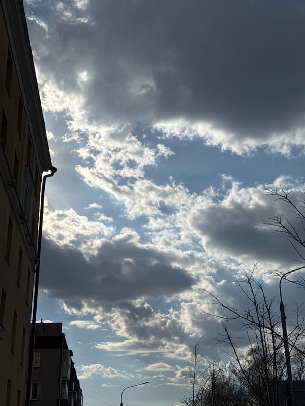 Moscow witness captures dramatic afternoon sky with storm clouds