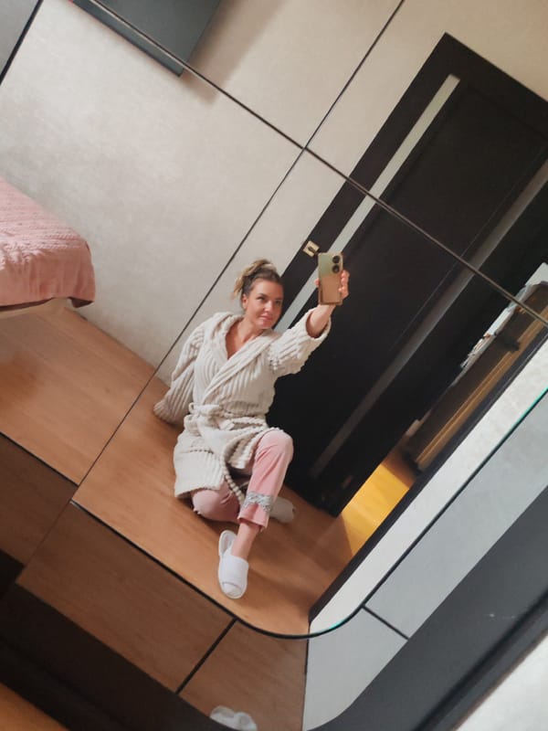 Woman takes morning mirror selfies in Petropavlovsk-Kamchatsky bedroom