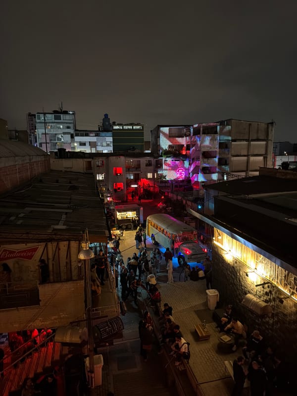 Early morning nightlife activity documented in Bogotá's Chapinero district