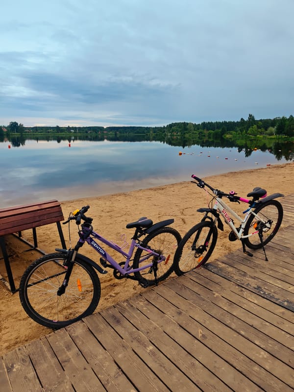 A quiet summer evening along the lakefront in Zaprudnya