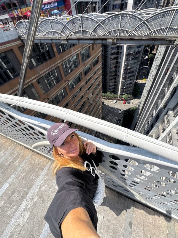 Morning scenes captured in Chongqing's Yuzhong District