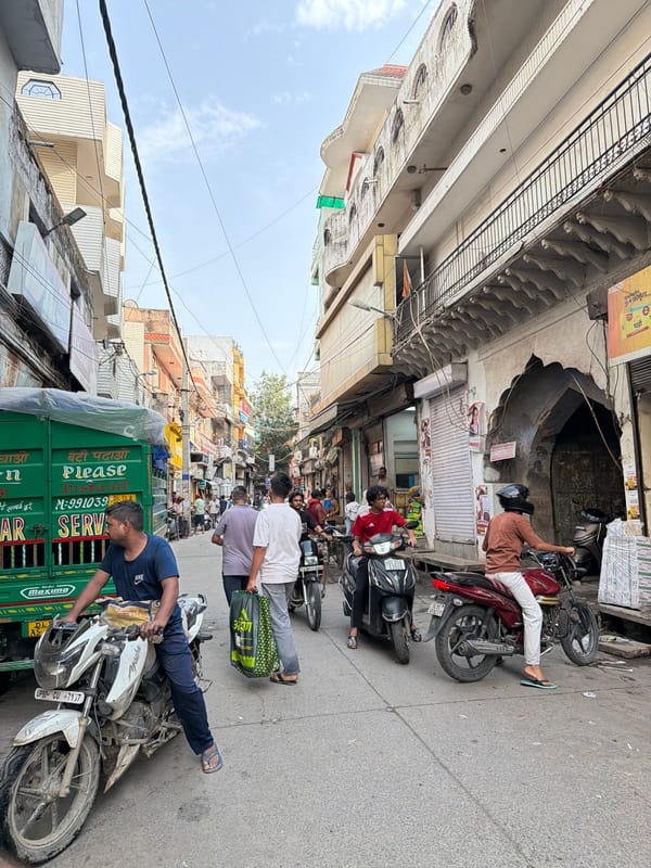 Tourist captures Delhi market life and historic architecture