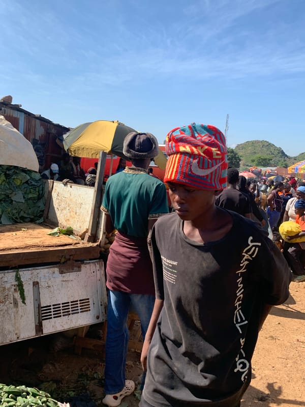 Morning market hustle in Gura Top, Nigeria