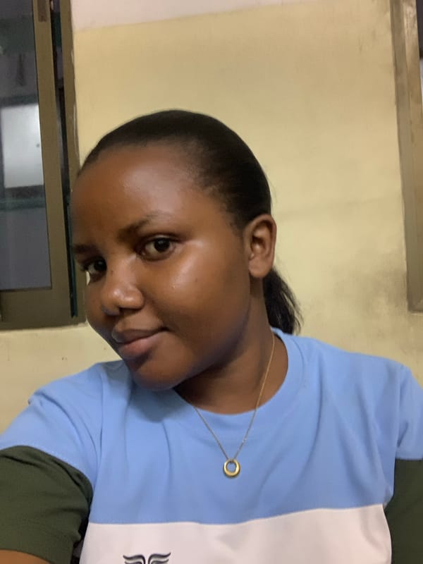 Woman photographed with smartphone photos in Dar es-Salaam