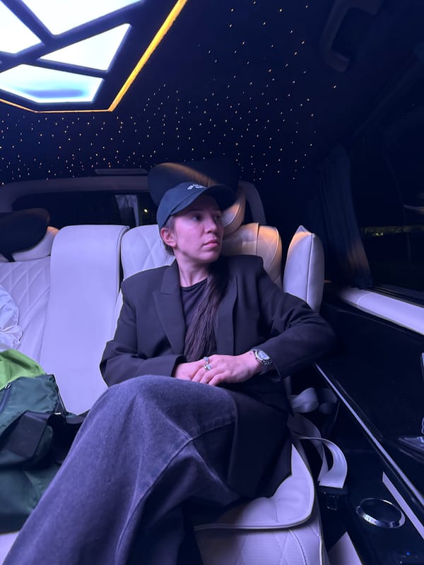 Person in baseball cap spotted in luxury vehicle, Arnavutköy