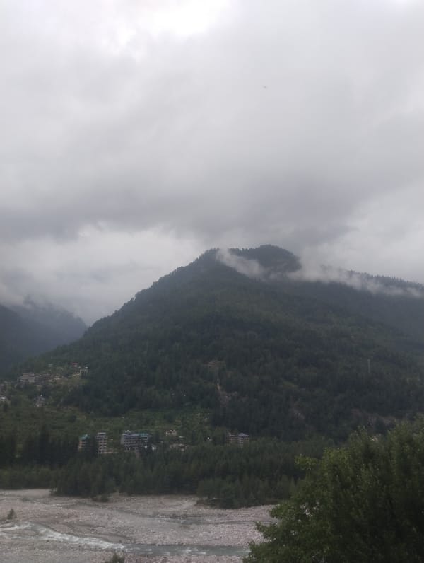 Tourist captures daily life in Himalayan village Vashisht