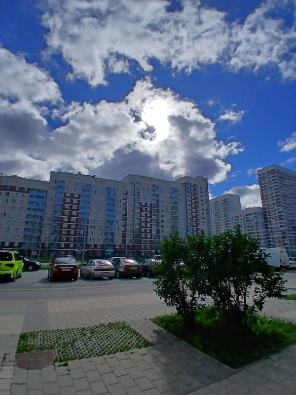 Selfies and street shots from a Yekaterinburg residential block