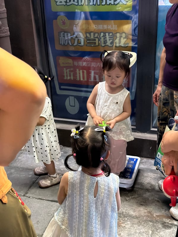 Evening street life unfolds in Chongqing High-tech Zone